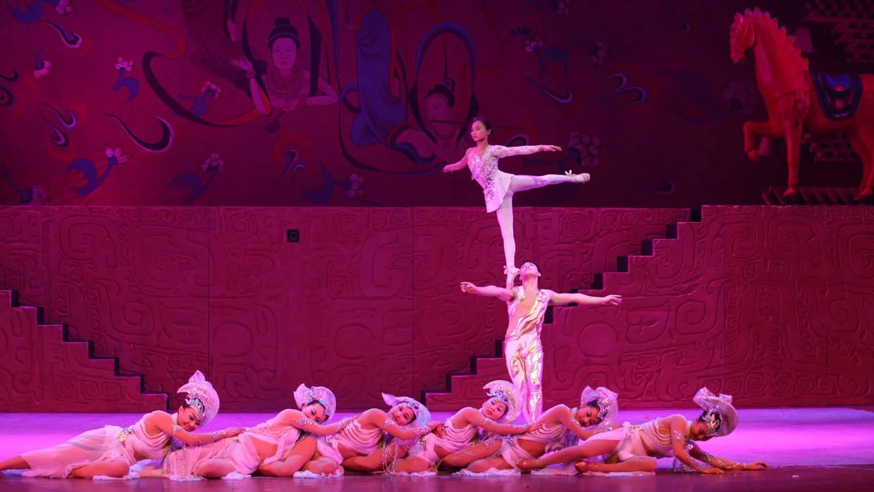 Chaoyang Acrobatics Moves to Red Theatre