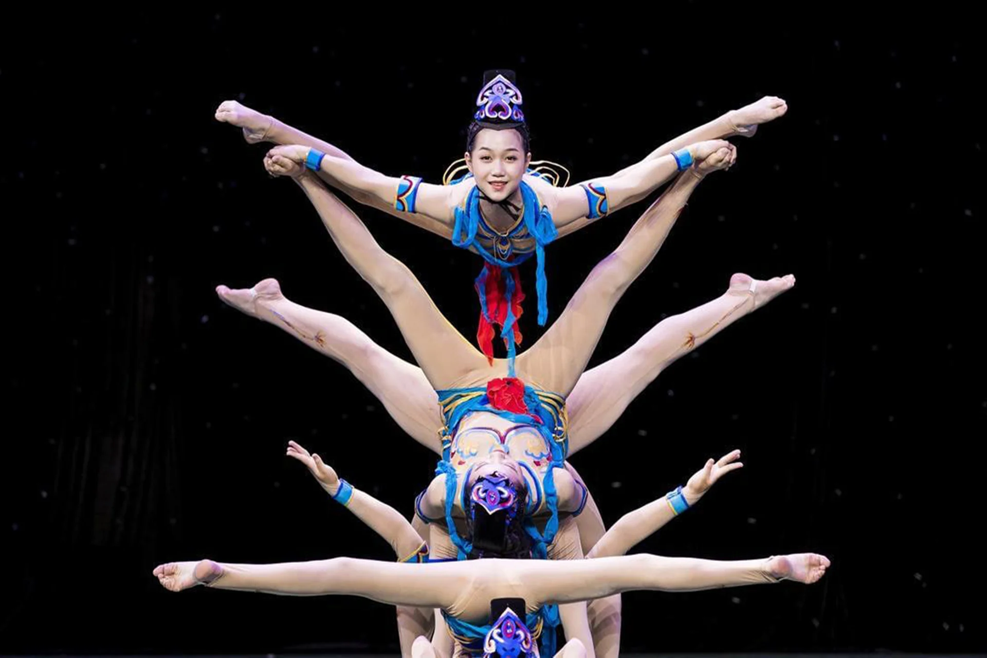 北京红剧场杂技演出精彩剧照