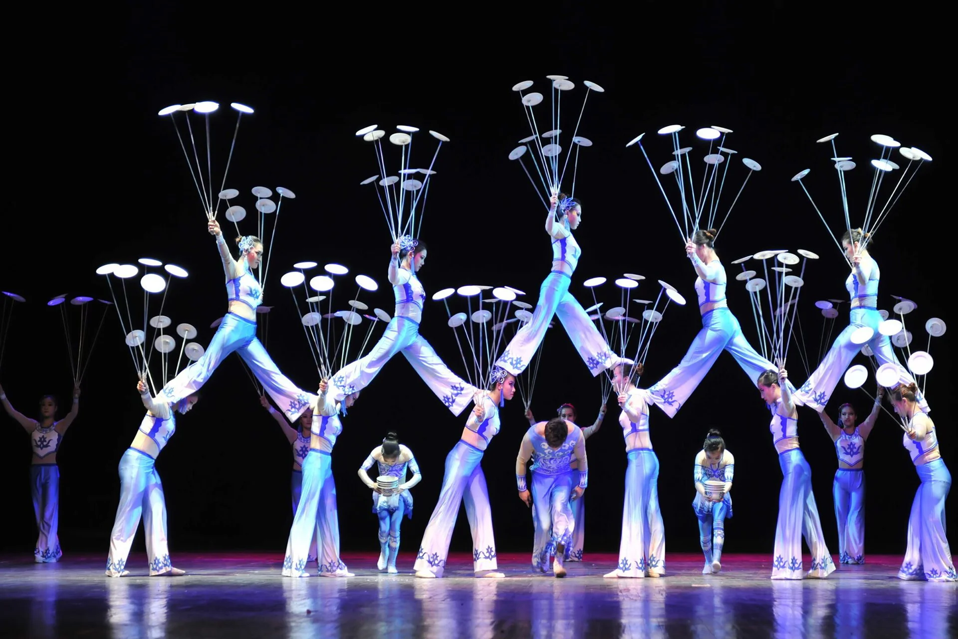 北京红剧场杂技演出精彩剧照