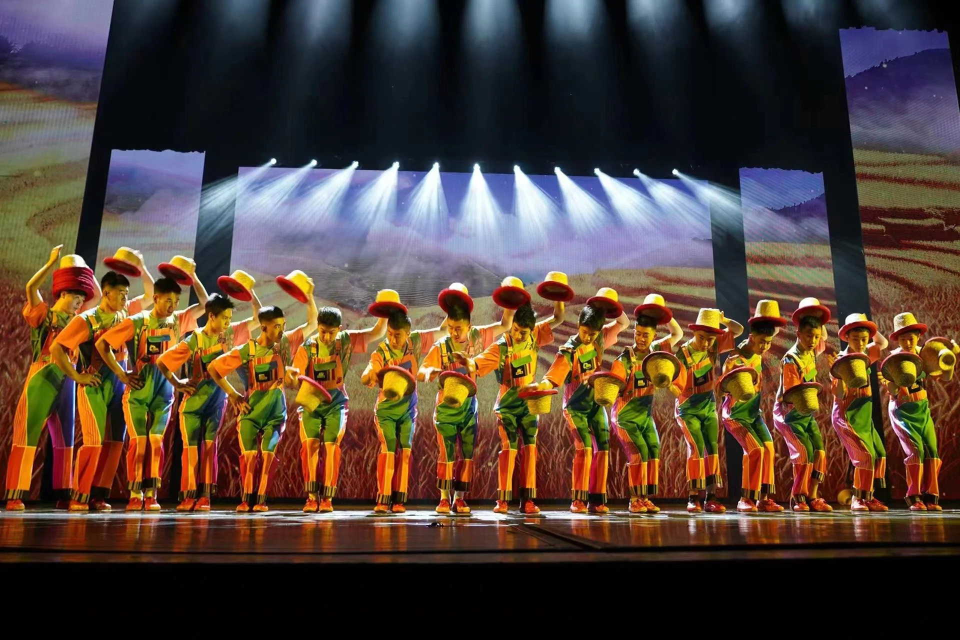 北京红剧场杂技演出精彩剧照