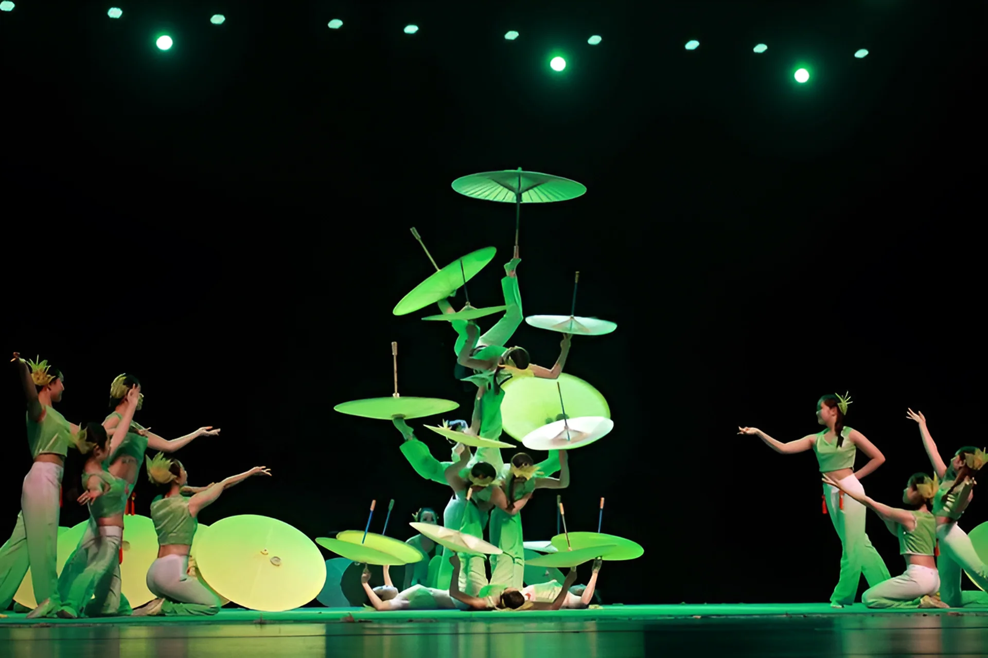 北京红剧场杂技演出精彩剧照