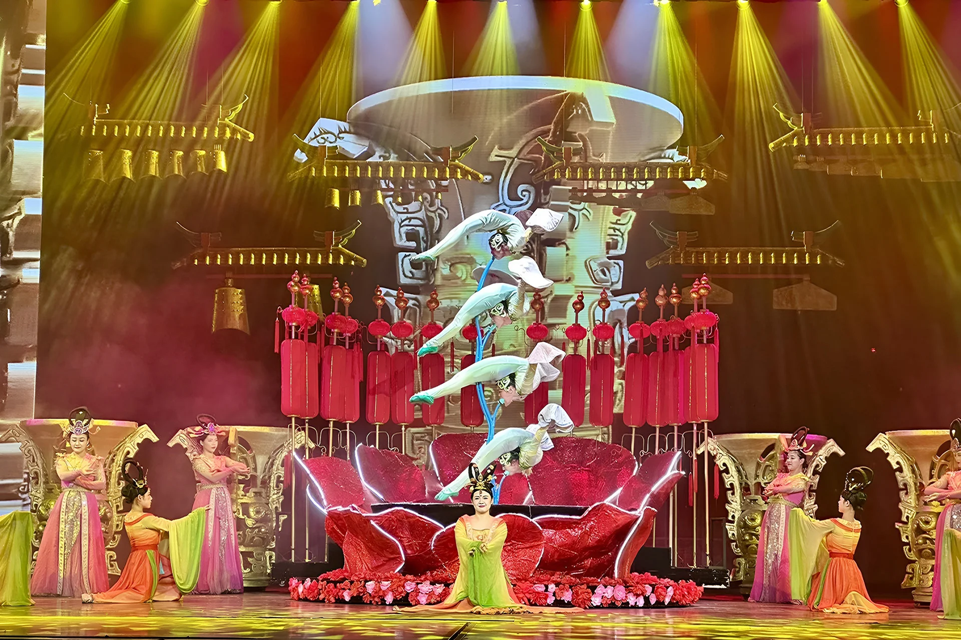 北京红剧场杂技演出精彩剧照