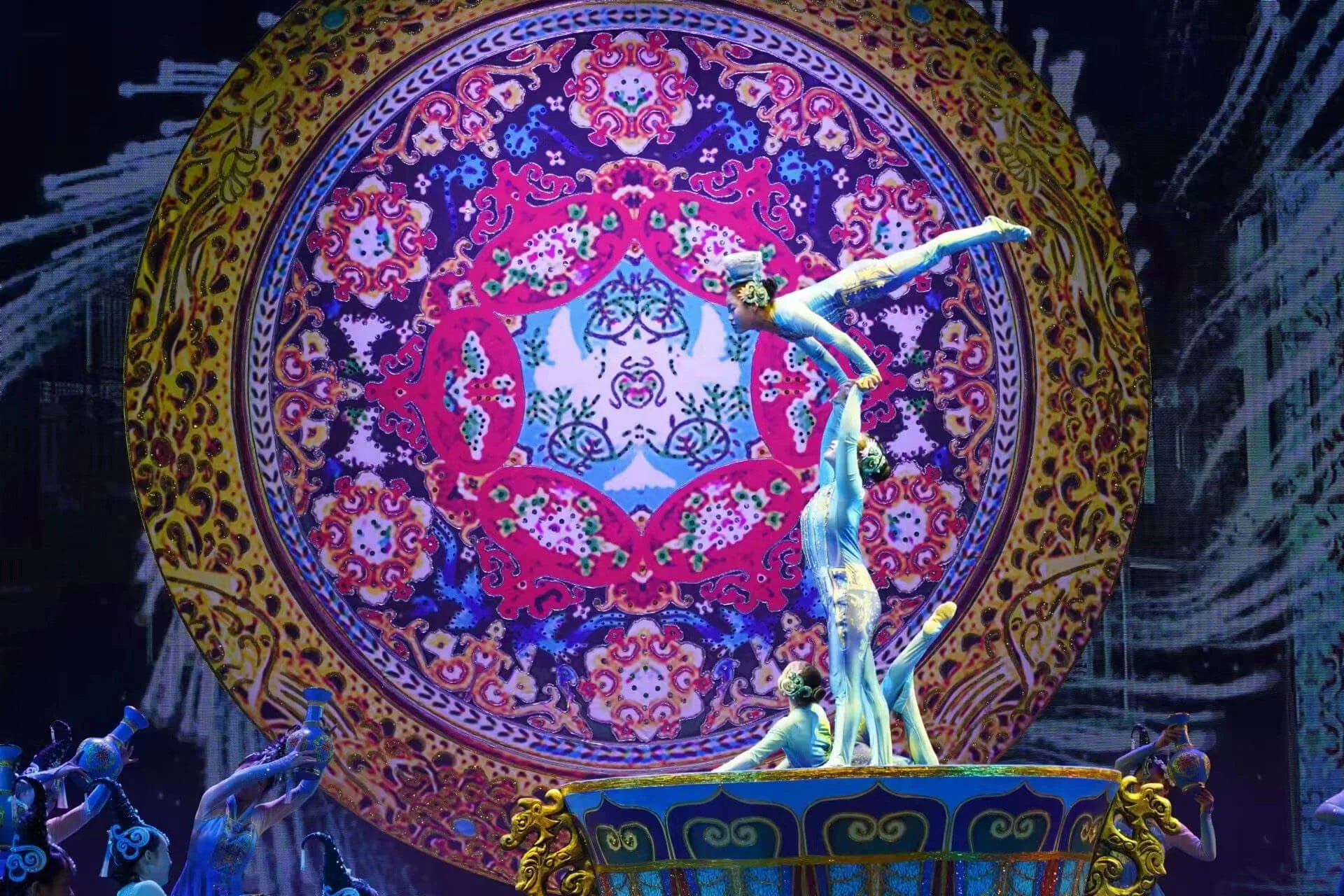 北京红剧场杂技演出精彩剧照