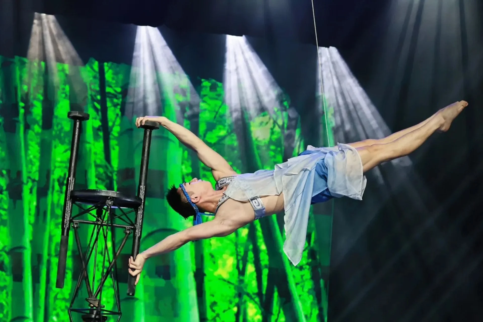 北京红剧场杂技演出精彩剧照