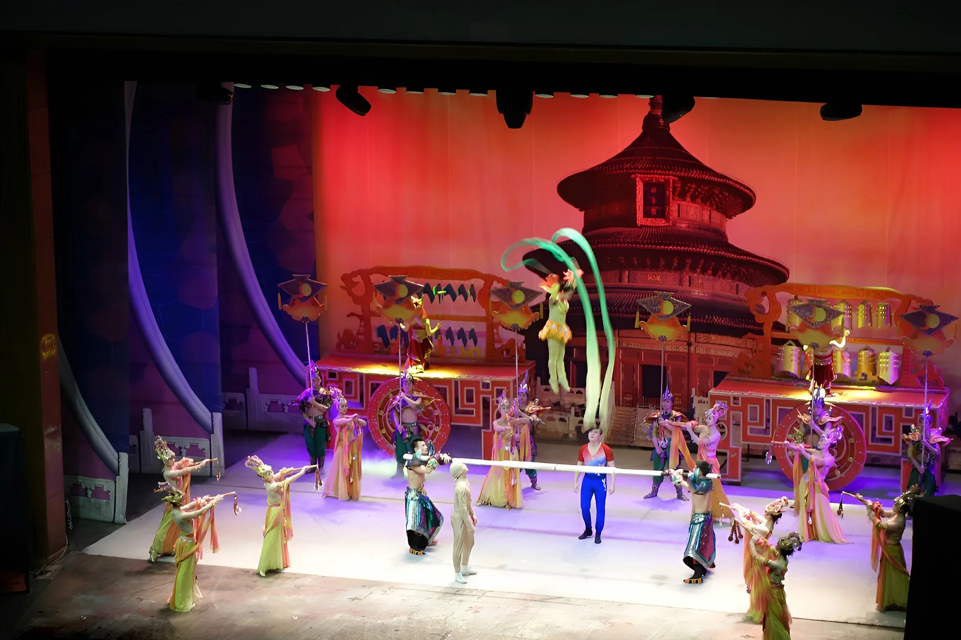 北京红剧场杂技演出精彩剧照