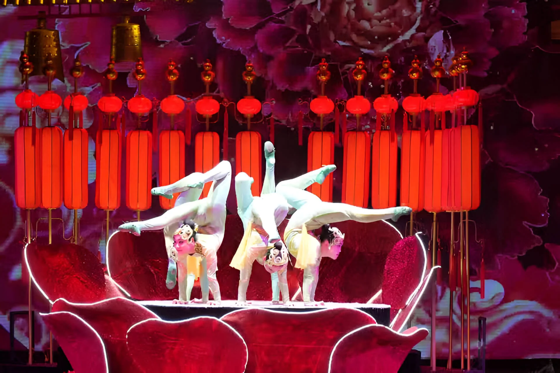 北京红剧场杂技演出精彩剧照