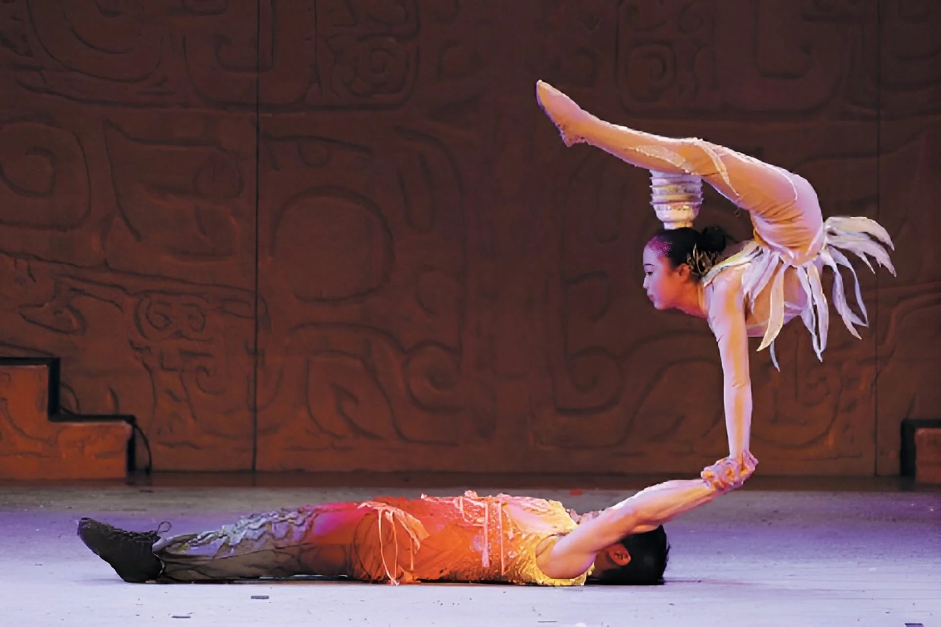 北京红剧场杂技演出精彩剧照