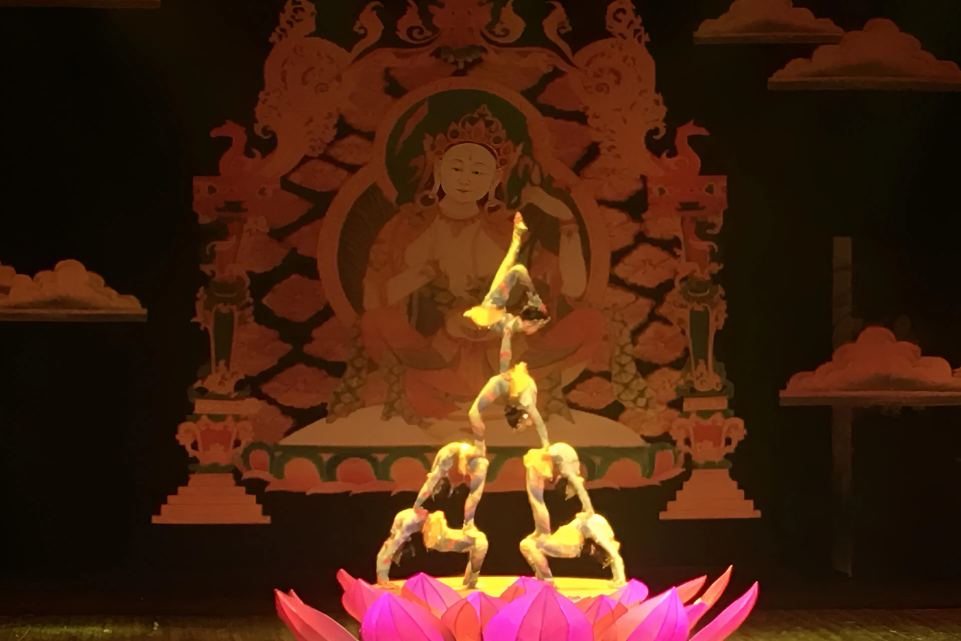 北京红剧场杂技演出精彩剧照